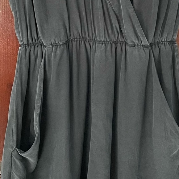 Aritzia Babaton Corbett 100% silk romper slate grey size small - Picture 5 of 16